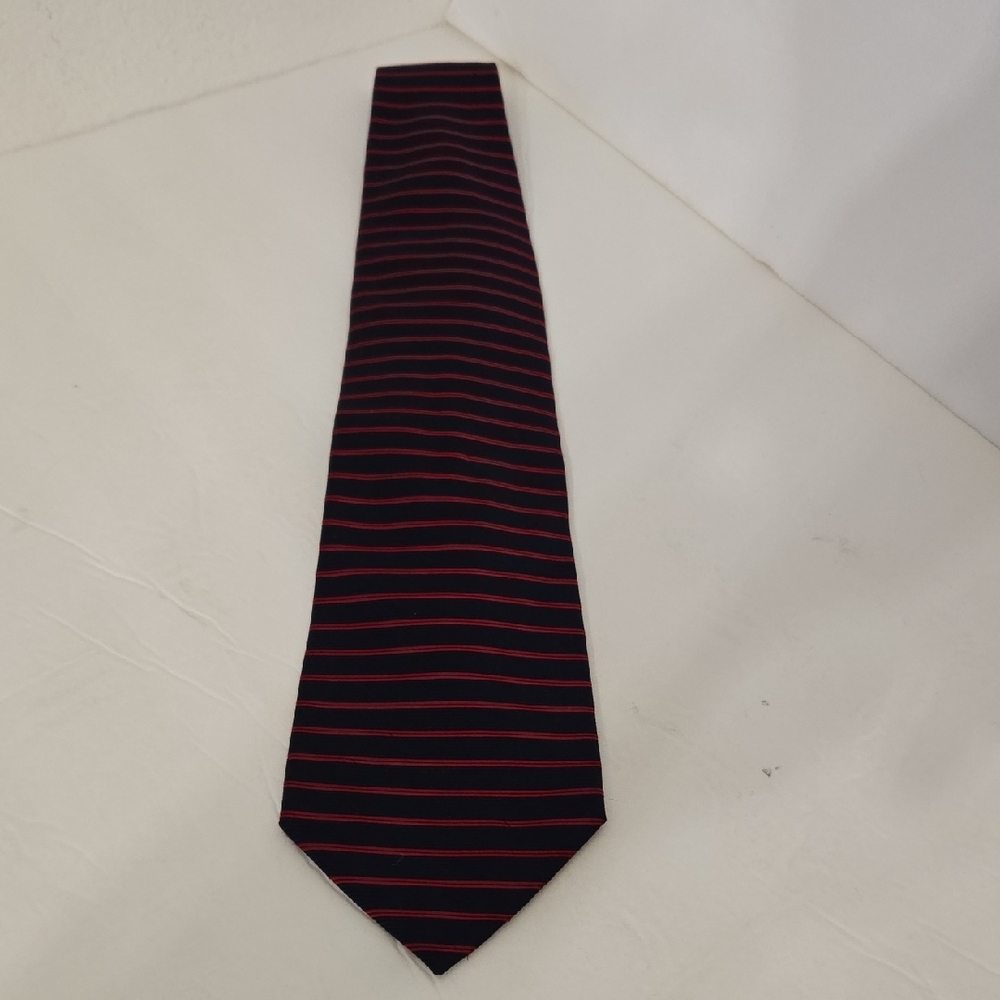 Gucci Navy Blue and Red Striped Tie - Picture 9 of 9